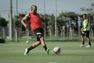 Versus / Hugo Martínez vuelve a una convocatoria de Libertad más de 8 meses después