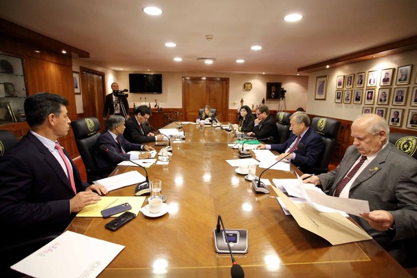 Corte excluye controvertido artículo de acordada que establece el pago a actuarios por labrar acta