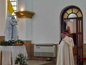 Imagen "Sagrada Familia de la Esperanza" es bendecida y entronizada en la Catedral de Encarnación