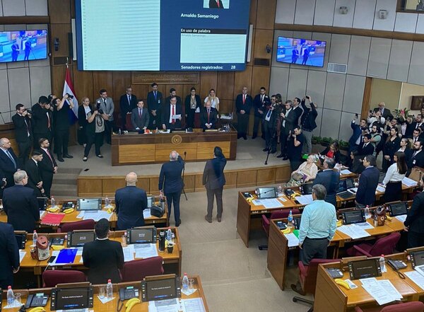 Senado toma juramento a los nuevos representantes de los abogados ante el Consejo · Radio Monumental 1080 AM
