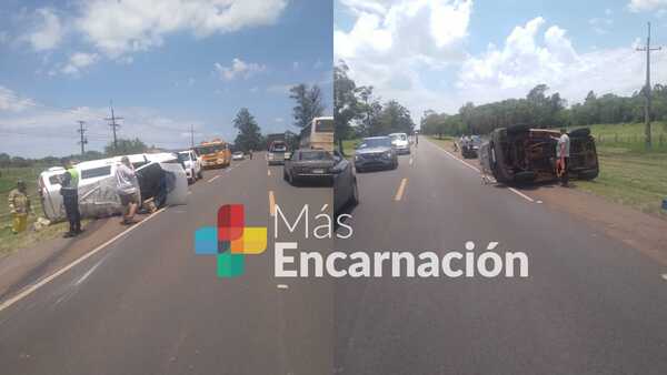 Camioneta vuelca tras intentar adelantarse a un ómnibus sobre la Ruta PY01 en Carmen del Paraná