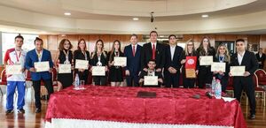 Comisión de Deportes del Senado rinde homenaje a destacados en Sudamericano de Fisiculturismo y Fitness en Lima
