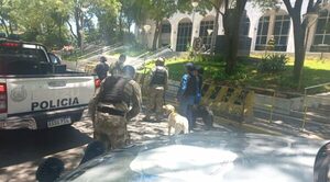 Evacuación en el Palacio de Justicia por amenaza de bomba - Noticiero Paraguay
