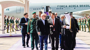 Lula pide a Arabia Saudita fortalecer el banco de los Brics como opción a organismos multilaterales - .::Agencia IP::.