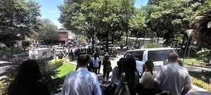 Descartan bomba y funcionarios del Palacio de Justicia vuelven a ingresar - Nacionales - ABC Color