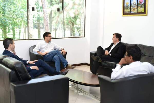 “Landy” Torres y titular de Dinatran proyectan cambiar el sistema de transporte en Alto Paraná - ADN Digital