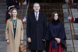 La princesa Leonor reapareció muy elegante en el Congreso de los Diputados  - Gente - ABC Color