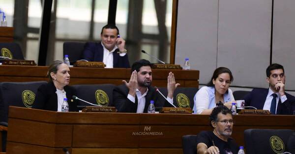 La Nación / Fracasa intento de show mediático de opositores para interpelar a ministro de Justicia