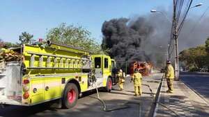 Bomberos piden auxilio por falta de recursos: urgen desembolsos para combatir incendios - Nacionales - ABC Color