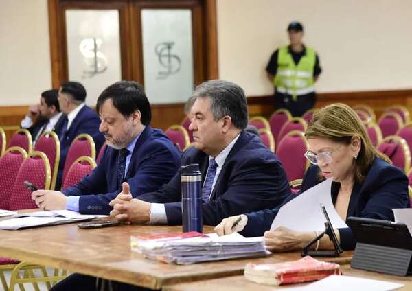 Tapabocas de oro: Fiscalía ratifica acusación por presunta lesión de confianza - Nacionales - ABC Color