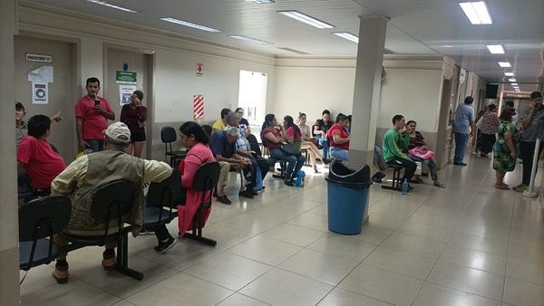 Reportan gran concurrencia para consultas nocturnas en el hospital de Presidente Franco - ADN Digital