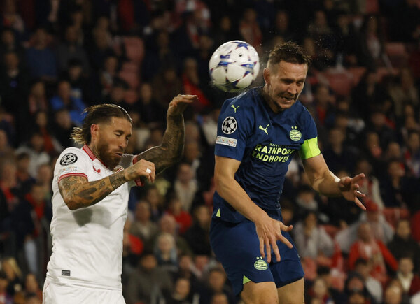 Versus / El Sevilla de Diego Alonso cae ante PSV y está fuera de la Champions League