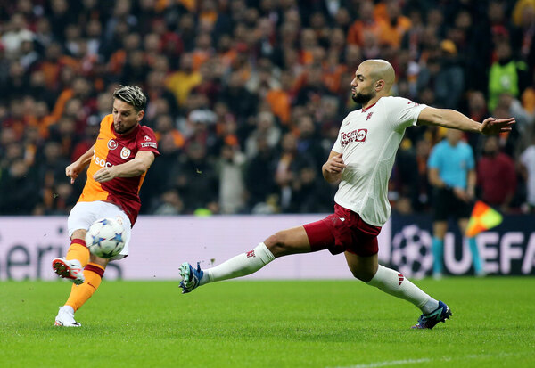 Versus / Manchester United se complica pase a octavos con empate contra Galatasaray
