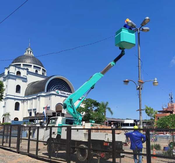 Caacupé: refuerzan sistema de iluminación en la plazoleta de la Basílica - Nacionales - ABC Color