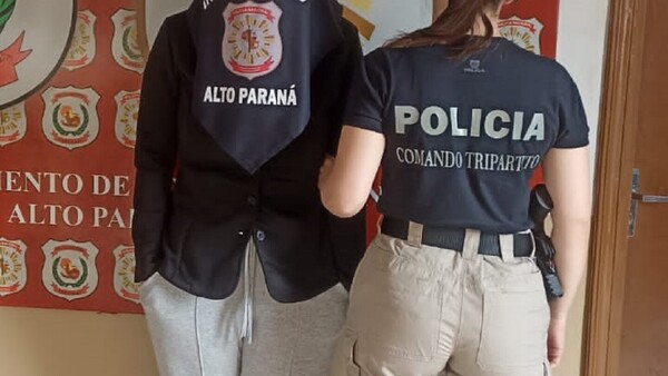 Una influencer denuncia robo, pero termina detenida por extorsión