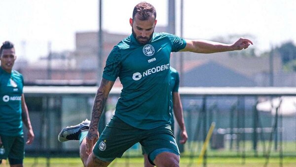 Versus / Coritiba dejó ir a sus estrellas europeas luego de descender anticipadamente