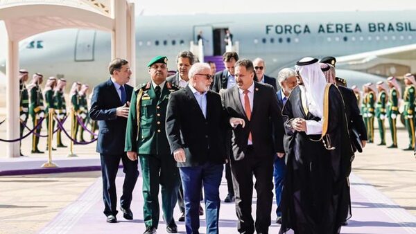 Lula pide a Arabia Saudita fortalecer el banco de los Brics como opción a organismos multilaterales - El Trueno