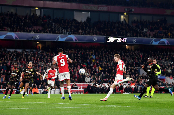 Versus / Arsenal destroza al Lens y vuelve a octavos de Champions después de seis años