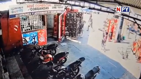 Video: Vendedores ambulantes y limpiavidrios se enfrentan con asaltantes para evitar robo