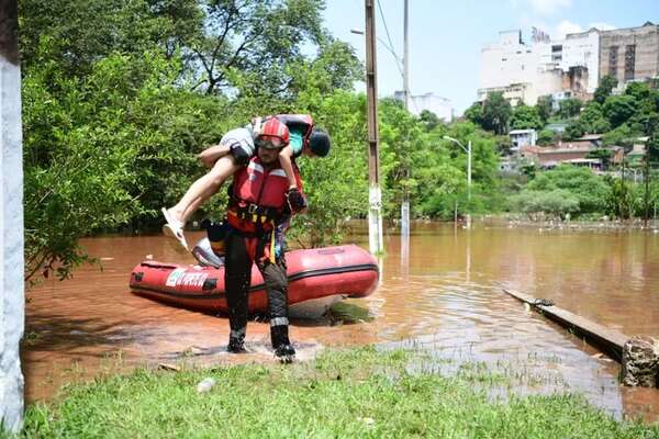 Desconvocan la comisión de crecidas de Itaipú al normalizarse el caudal del río Paraná - Economía - ABC Color