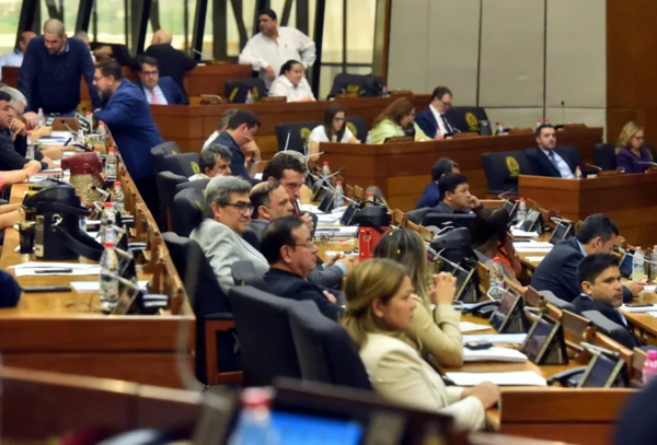 Diputados colorados hoy deciden si salvar a Bogarín del juicio político