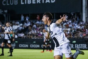 Tacuary logró lo que parecía imposible: ¡Le ganó al campeón y se queda en Primera!