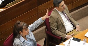 Nakayama se queda sin el apoyo de Celeste y Fleitas, pero busca formar un nuevo partido