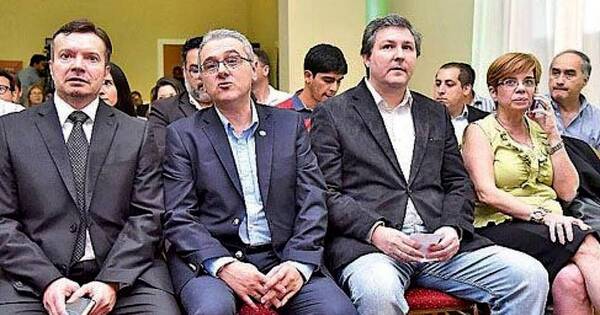 La Nación / Casañas Levi, denunciado por planillero