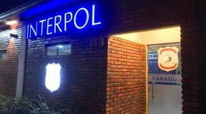 Tres policías detenidos tras levantamiento de código rojo a esposa de Marset - Unicanal