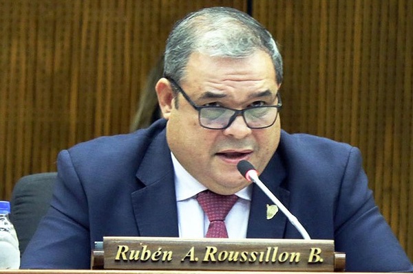 Diputado Roussillón pide su desafuero y fue aprobado por el pleno