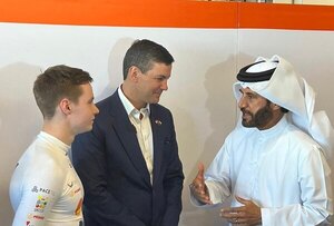 Versus / Dos presidentes visitan a Duerksen en Abu Dhabi en la segunda jornada de test