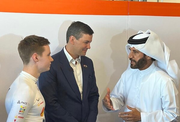 Versus / Dos presidentes visitan a Duerksen en Abu Dhabi en la segunda jornada de test