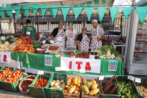 Feria de la Agricultura Familiar este viernes en la explanada del canal 9 - .::Agencia IP::.