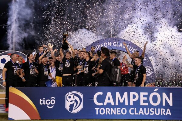 Libertad festejó el bicampeonato y Tacuary permanece en la categoría - ADN Digital