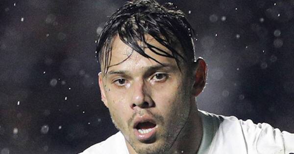 La Nación / Ángel impulsa al Corinthians