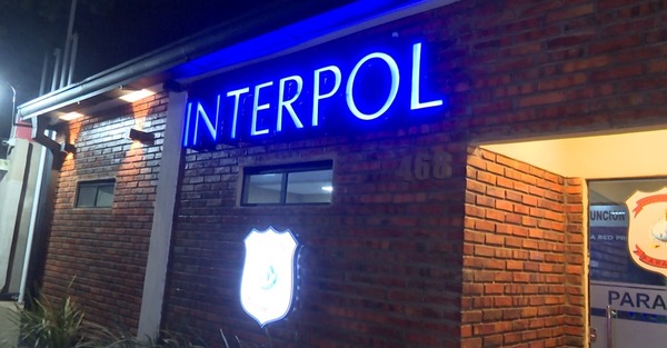 Se agrava la crisis en Interpol: Destituyen a Víctor Flores a días de haber asumido - trece