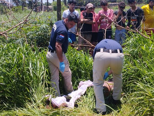 Adicto murió electrocutado y arrojaron su cadáver al costado de camino vecinal de Presidente Franco