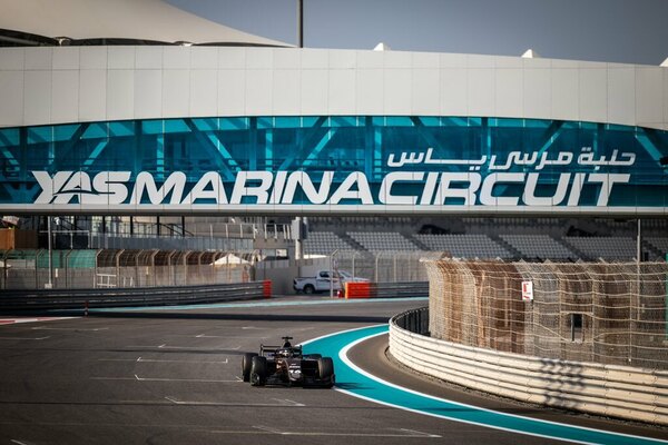 Versus / Notable mejoría de Duerksen en su segundo día de test en Yas Marina