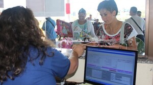 Diario HOY | Paraguay implementa los primeros trámites migratorios en línea