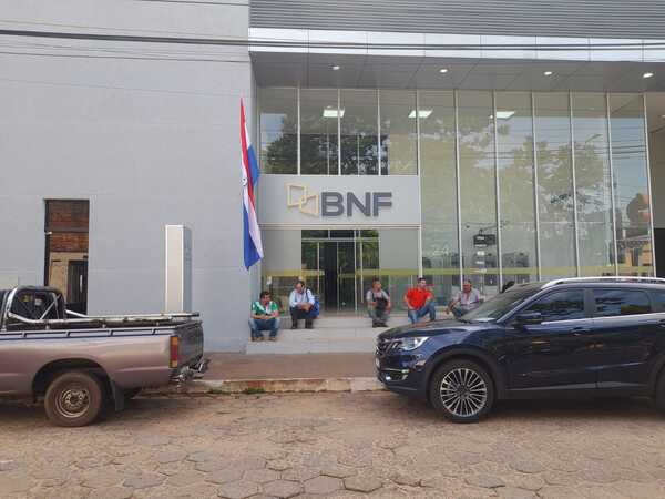 BANCO NACIONAL DE FOMENTO DE VILLARRICA CON NUEVA SEDE.