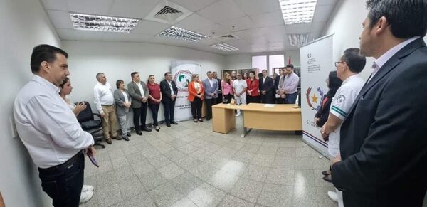 Inauguran la primera oficina del Registro Civil en el Hospital Regional del IPS en Ciudad del Este