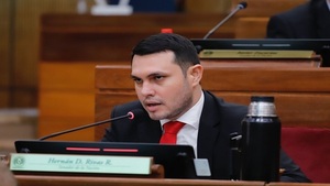 MEC archivó, informe que pedía abrogar título de abogado de Rivas - Noticias Paraguay