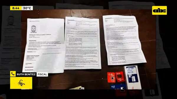 Video: Hallan evidencias en casilllero de policía - ABC Noticias - ABC Color