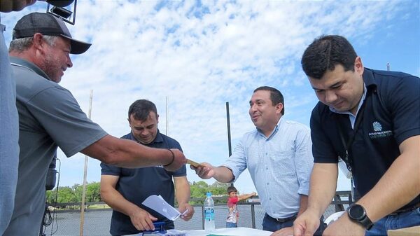 EBY culmina entrega de aporte a pescadores de Misiones