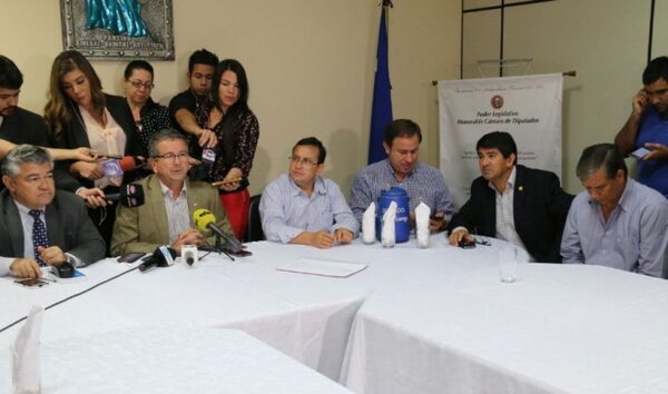 Liberales contra juicio político al contralor