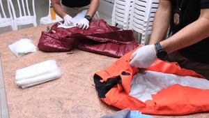 Detectan cocaína en gel dentro de camperas que eran enviadas a Londres