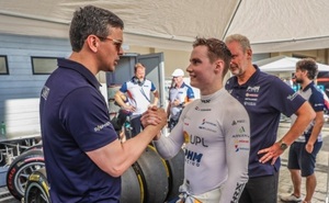 Peña asiste a prueba de Fórmula 2 y firma acuerdo con patrocinador de piloto