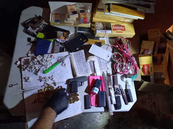 Decomisan armas, celulares y estupefacientes en allanamiento a cinco c谩rceles en Paraguay - Revista PLUS