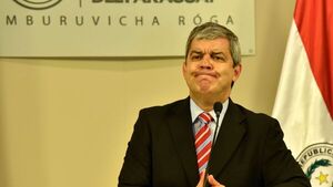 Senadores sugieren convocar a Riera por escándalo de Interpol