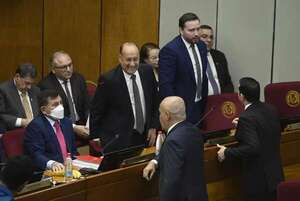 Luz verde a intendentes para hacer contrataciones directas y dejar sin fondos a la DNCP - Política - ABC Color
